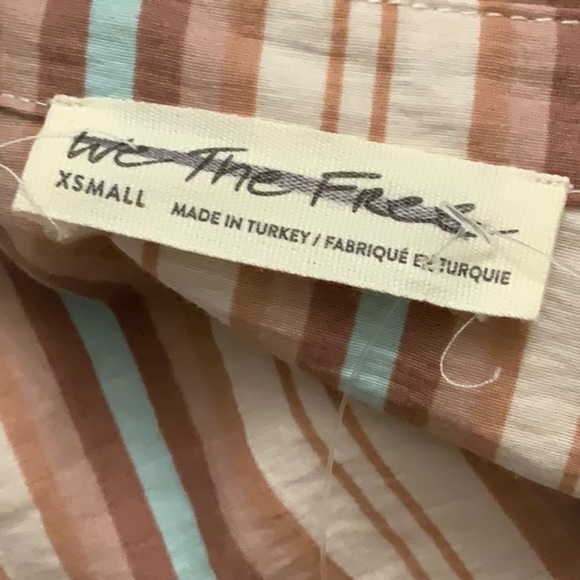 Free People oversized buttoned down shirt. Collared with breast pocket.Size XS-L - Picture 5 of 6